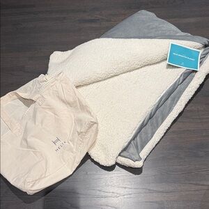 Helix Gray and Cream Weighted Blanket with Tote